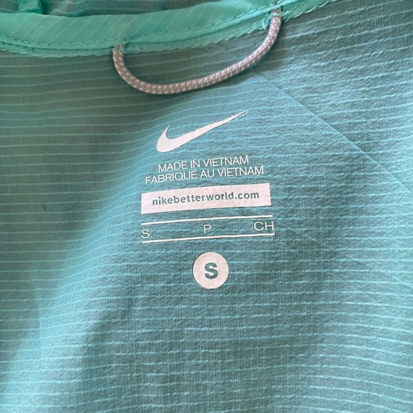 Nike extra Lightweight Windbreaker - Picture 9 of 10